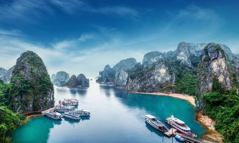 HALONG-BAY-DAY-hanoi-Vietnam-r2zl1atmspfopt6rtf3owljo8z06yvr995s0ay1j74